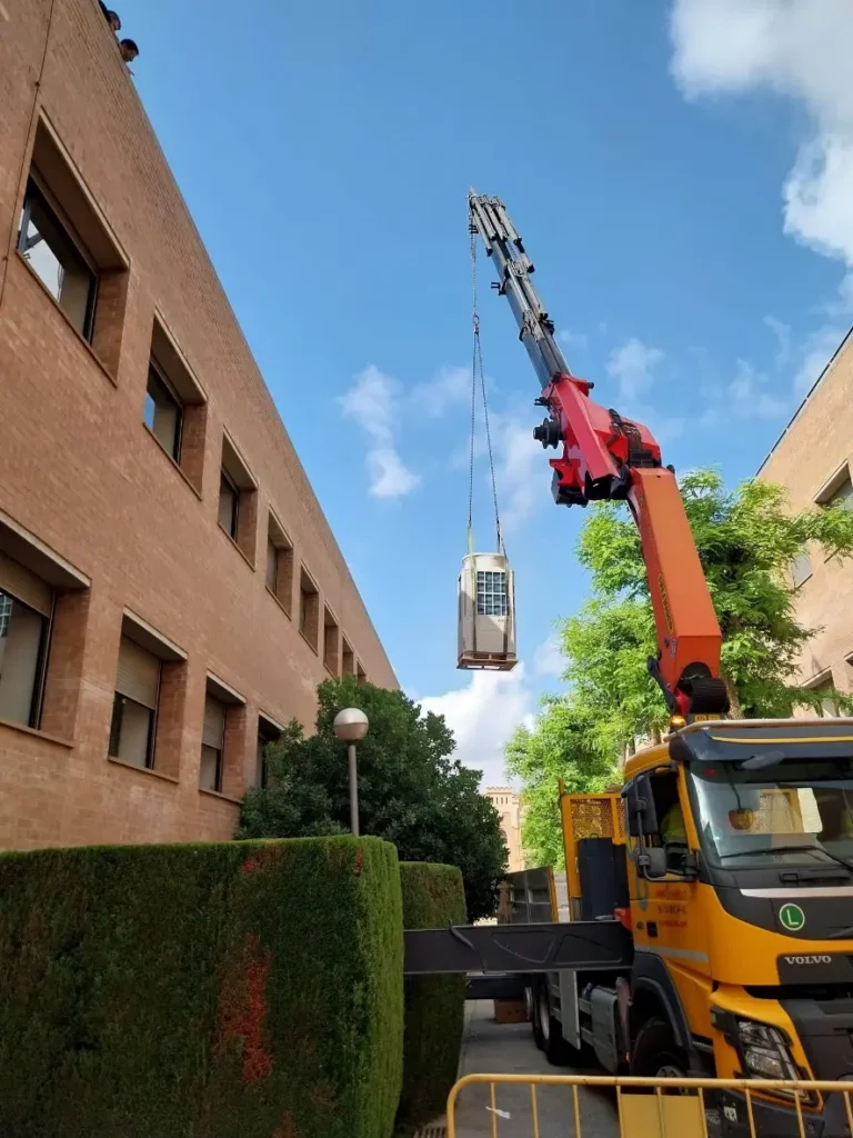 Climatización exterior Pulim Unidad de climatización instalada en el exterior de un edificio